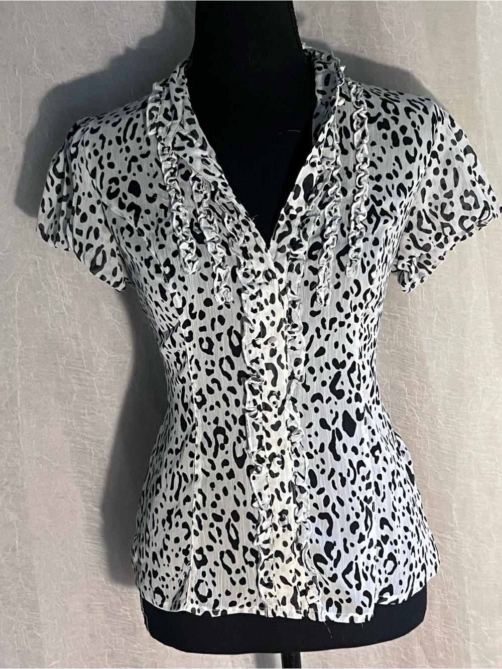 Essentials by Milano Black and White Ruffled Short Sleeve Button-Down Blouse